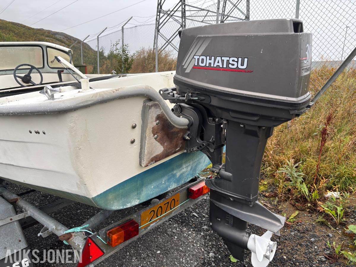 1980 Rana 17 med 30hk Tohatsu motor og båthenger