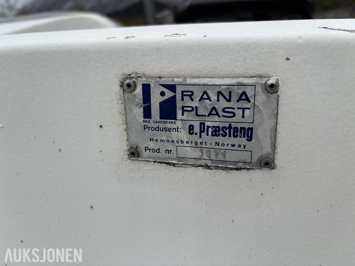 1980 Rana 17 med 30hk Tohatsu motor og båthenger