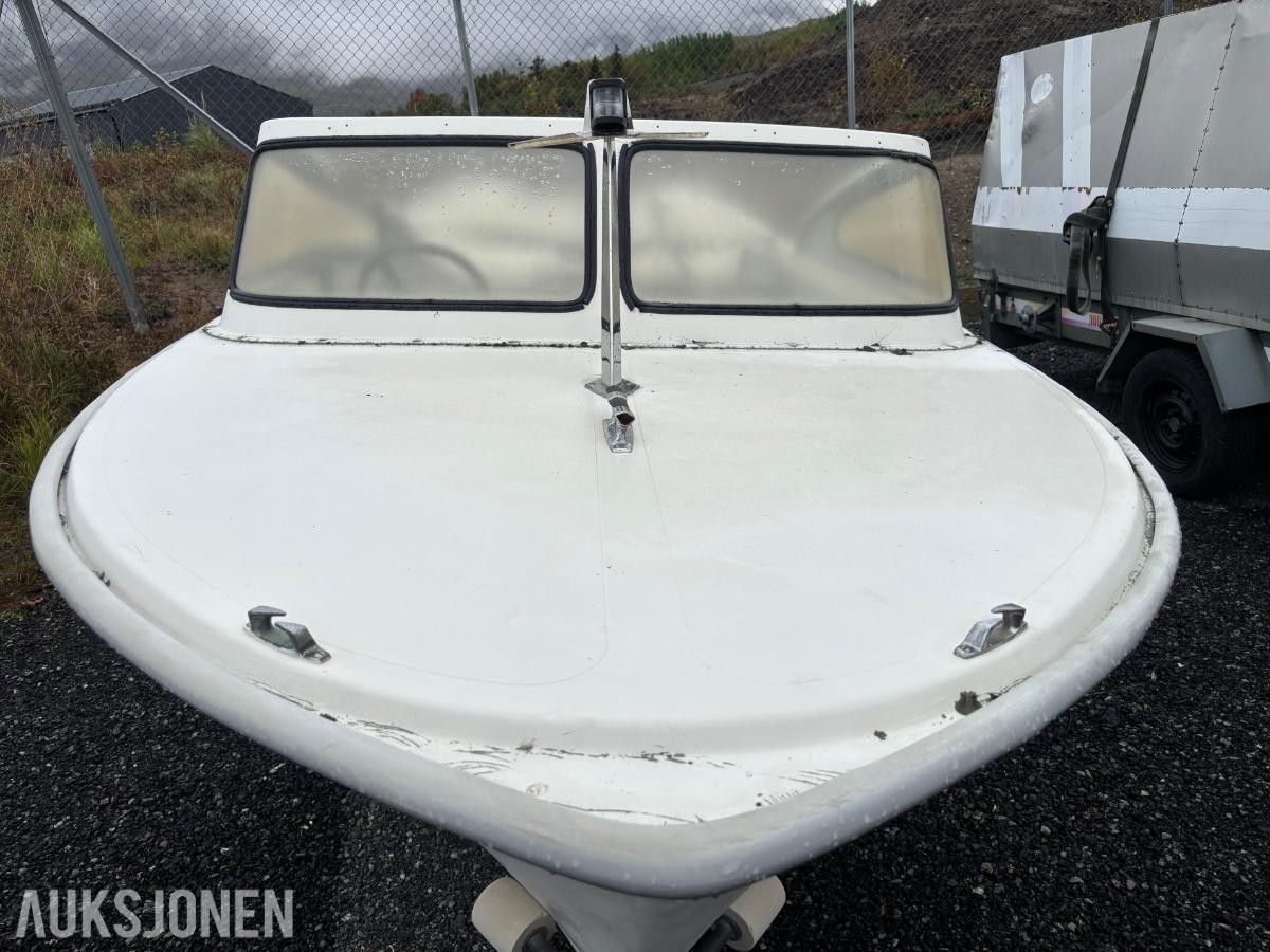 1980 Rana 17 med 30hk Tohatsu motor og båthenger