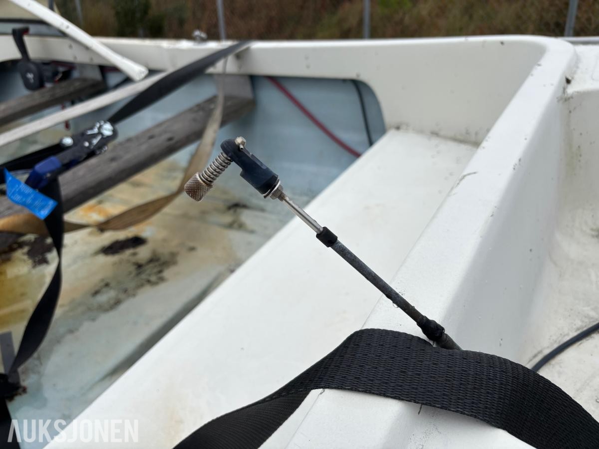 1980 Rana 17 med 30hk Tohatsu motor og båthenger