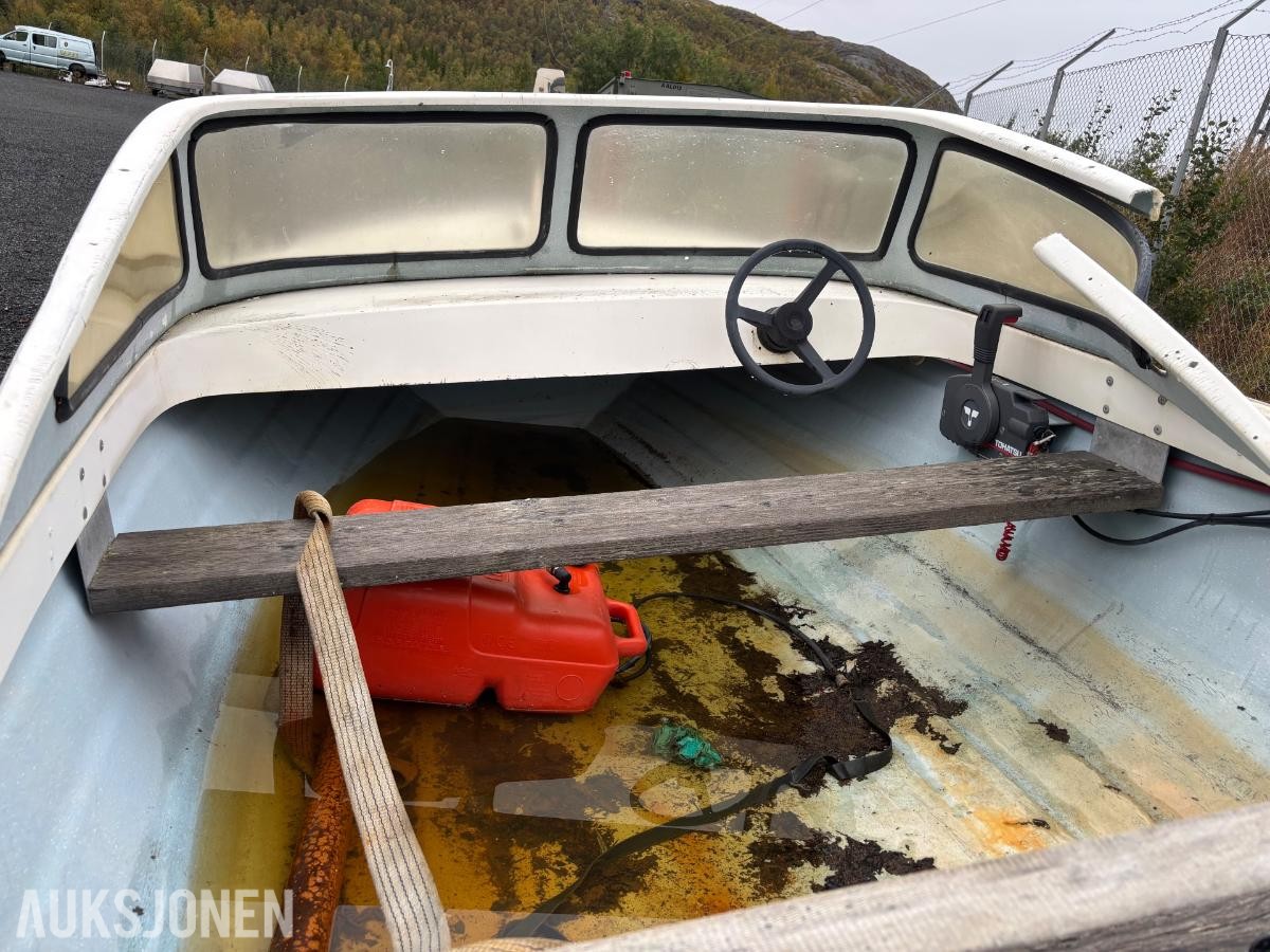 1980 Rana 17 med 30hk Tohatsu motor og båthenger