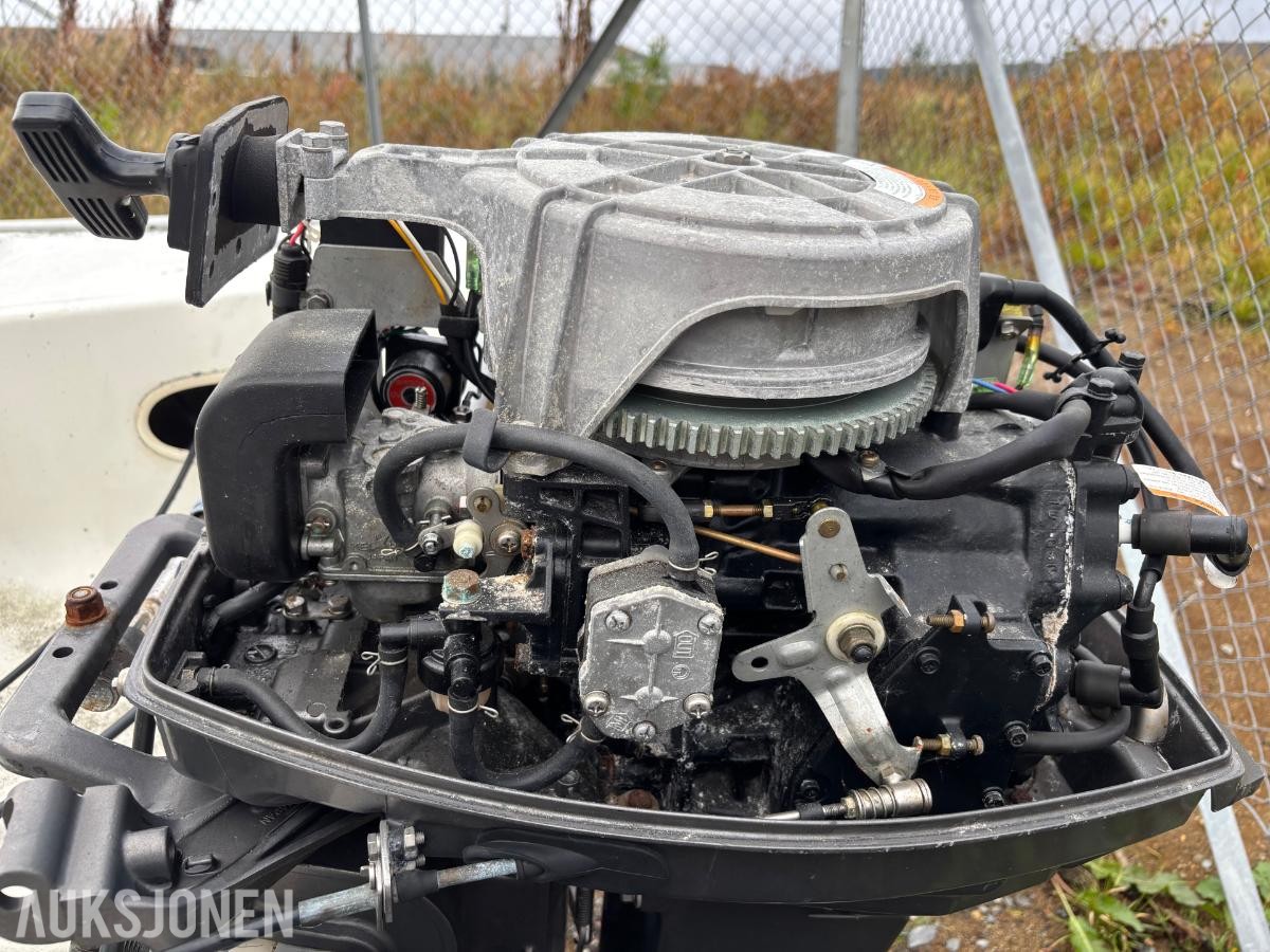 1980 Rana 17 med 30hk Tohatsu motor og båthenger
