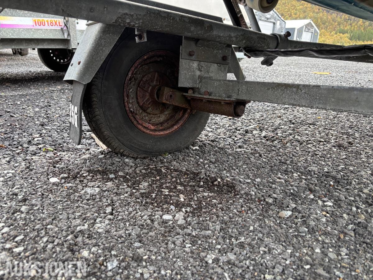 1980 Rana 17 med 30hk Tohatsu motor og båthenger