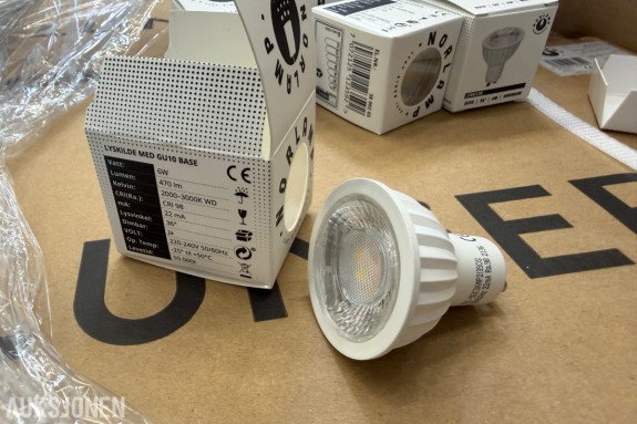 Stort parti på ca. 2 800 stk nye Norlam GU10 LED-lyskilder selges samlet. Leveres i original emballasje/esker som avbildet.