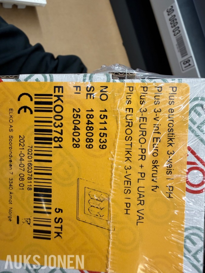 Selges parti med 68 stk nye ELKO Plus Eurostikk 3-veis.