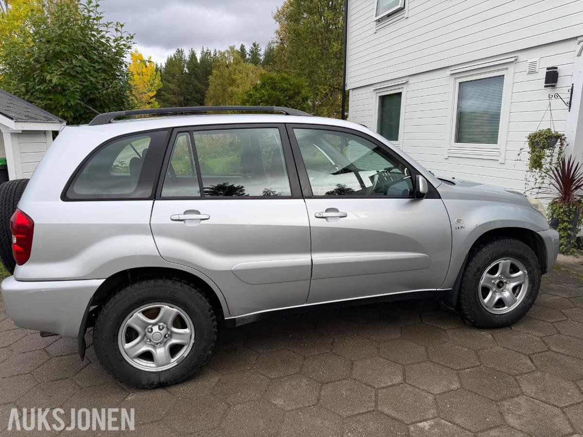 2004 Toyota RAV4 2.0 150 hk 4WD 155 700 km