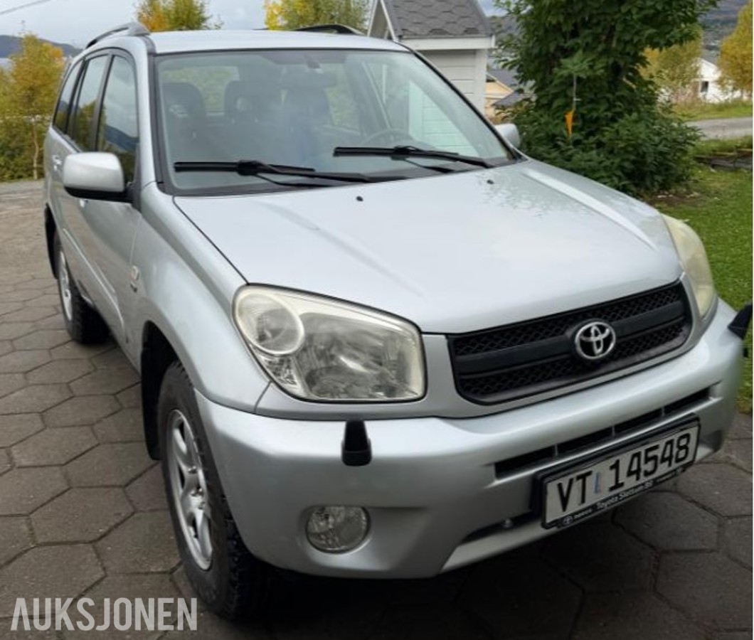 2004 Toyota RAV4 2.0 150 hk 4WD 155 700 km