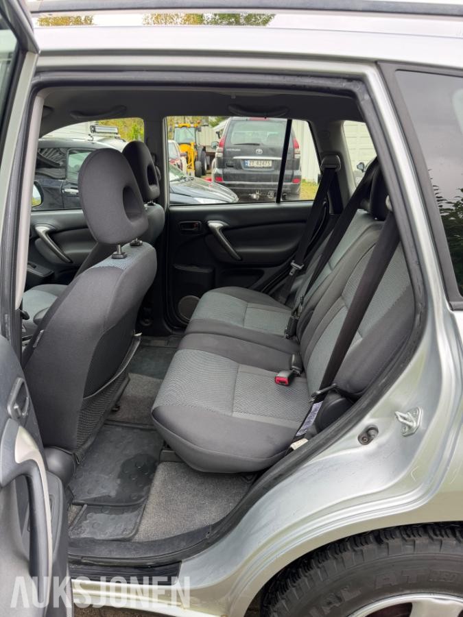 2004 Toyota RAV4 2.0 150 hk 4WD 155 700 km