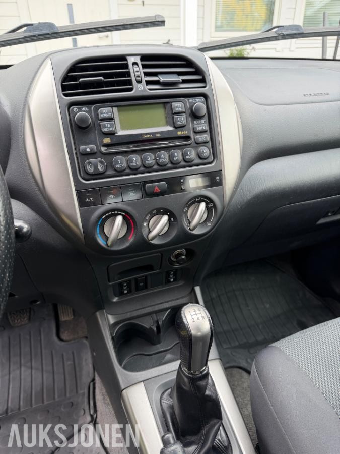 2004 Toyota RAV4 2.0 150 hk 4WD 155 700 km