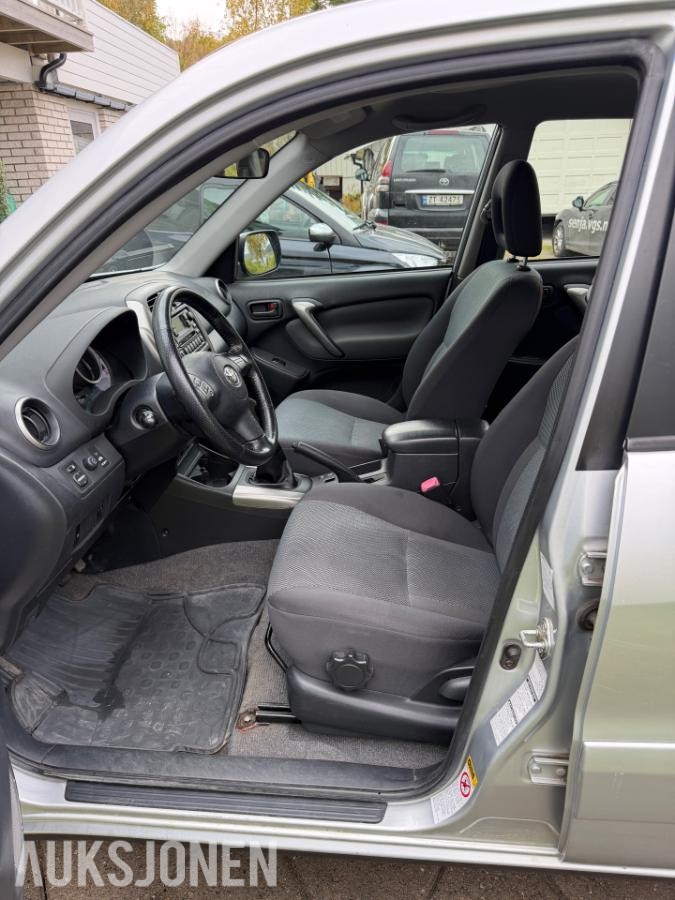 2004 Toyota RAV4 2.0 150 hk 4WD 155 700 km