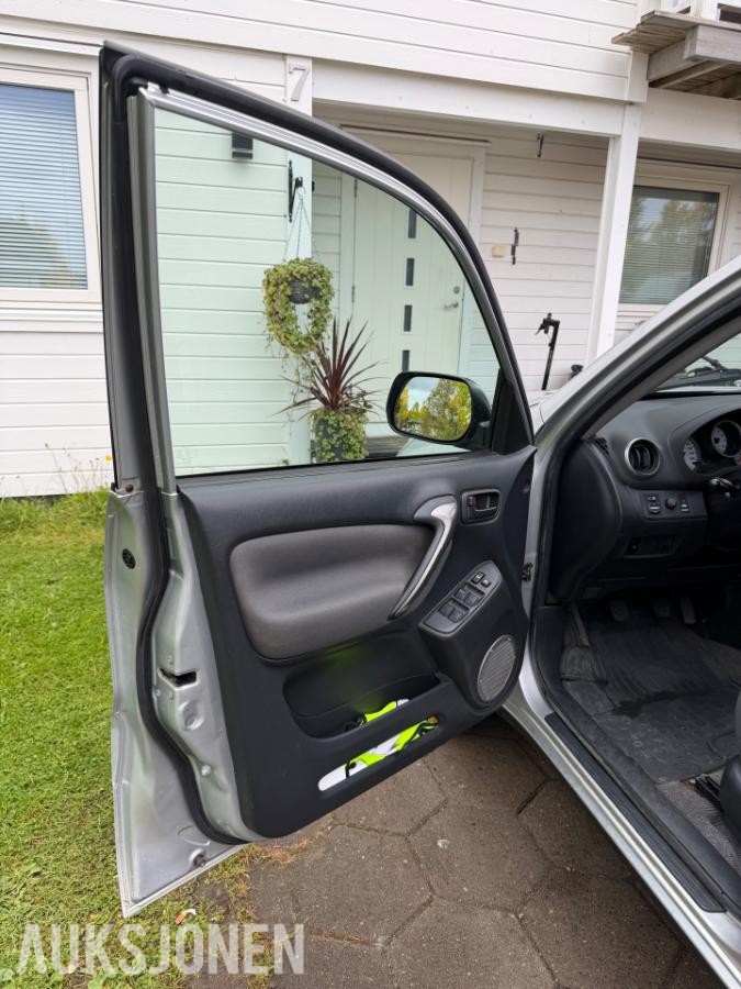 2004 Toyota RAV4 2.0 150 hk 4WD 155 700 km