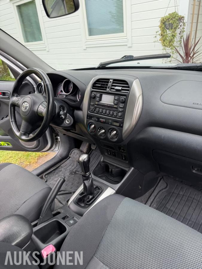 2004 Toyota RAV4 2.0 150 hk 4WD 155 700 km