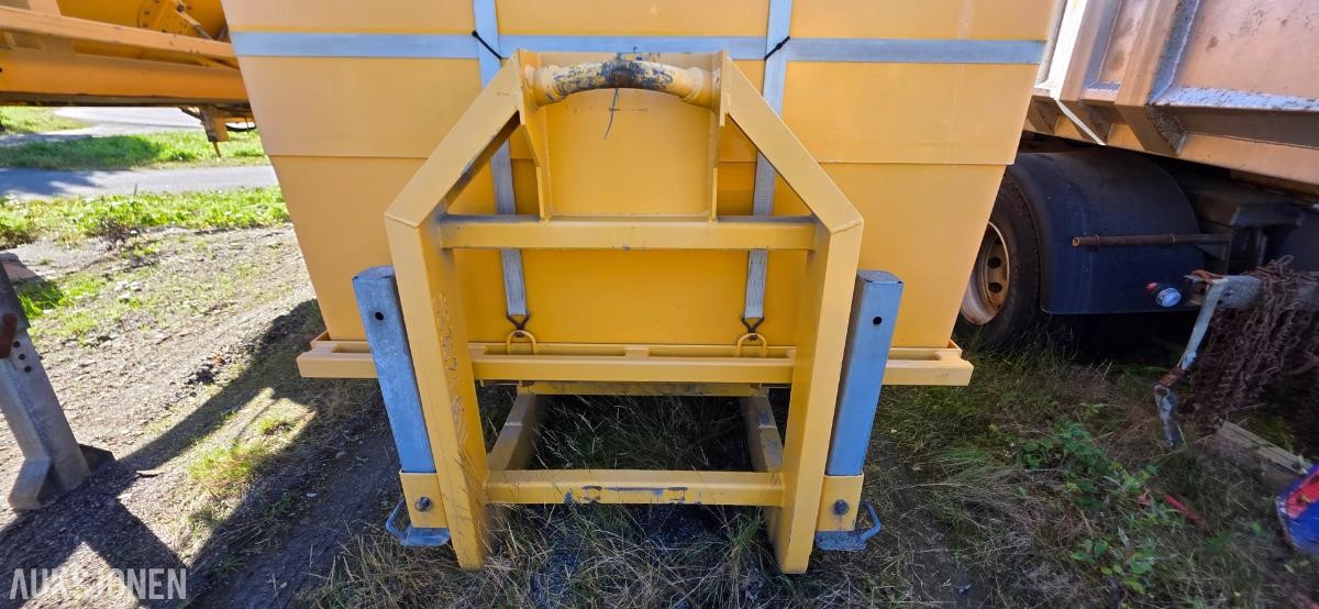 2019 Falköping CLC-647 saltspreder, 8,2 / 4,0 m³, 2 100 kg