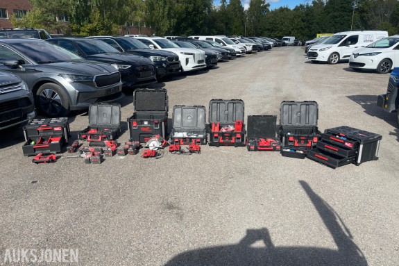 Stor Milwaukee Verktøykpakke selges samlet 