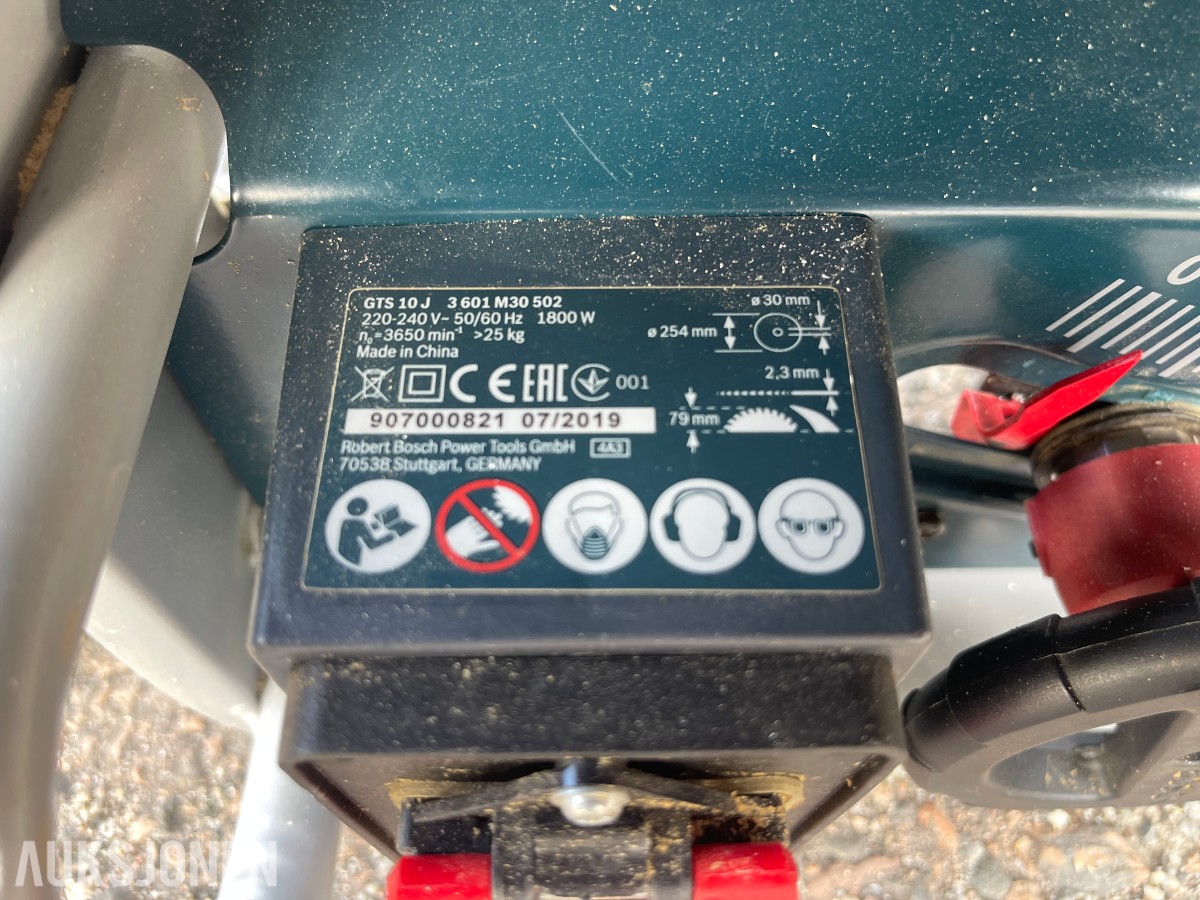 Div verktøy og utstyr selges samlet 