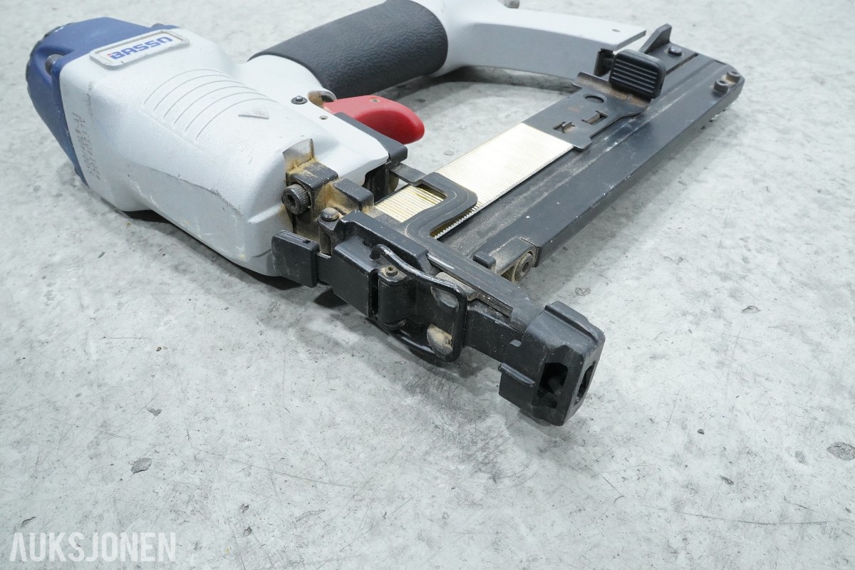 4 stk Basso trykkluft spiker og krampepistoler