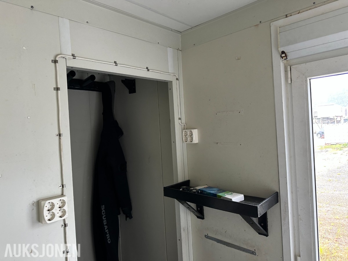 A1 Containerbrakke | Ca. 3 x 2,5 m | Kontor/garderobe