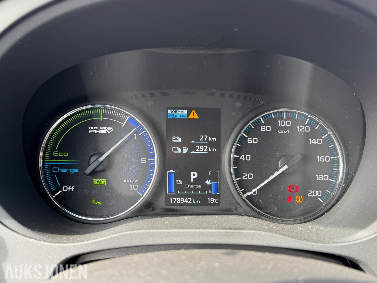 2019 MITSUBISHI OUTLANDER S-EDITION 4X4 HENGERFESTE TAKLUKE 360-KAMERA