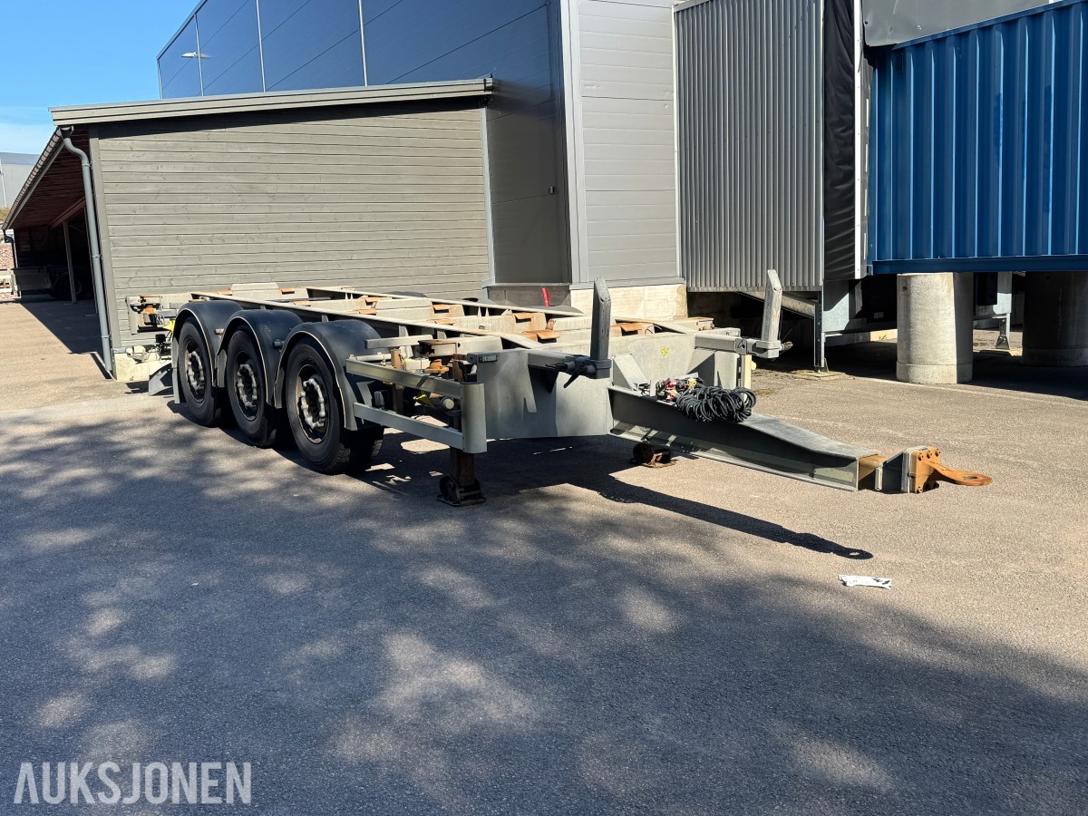 2016 HFR 3 axle centralax trailer, 3-akslet containerhenger, luftfjæring