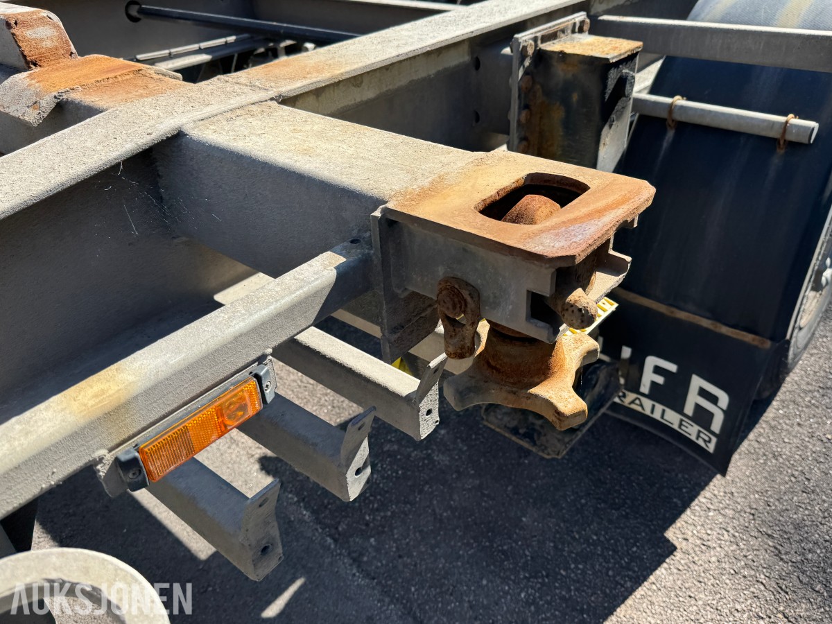 2016 HFR 3 axle centralax trailer, 3-akslet containerhenger, luftfjæring
