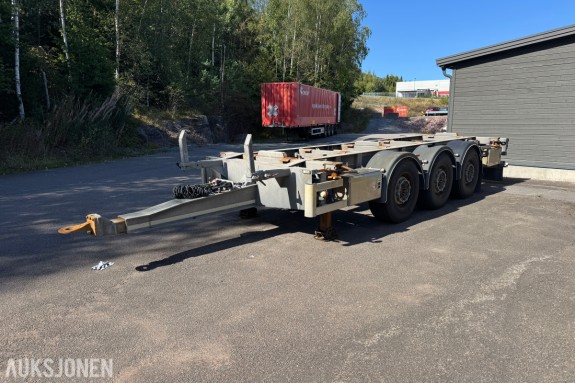 2016 HFR 3 axle centralax trailer, 3-akslet containerhenger, luftfjæring