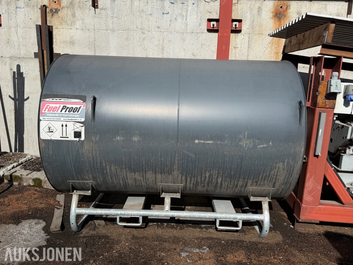 Fuel Proof 3000 liters dieseltank / med pumpeutstyr – 2017