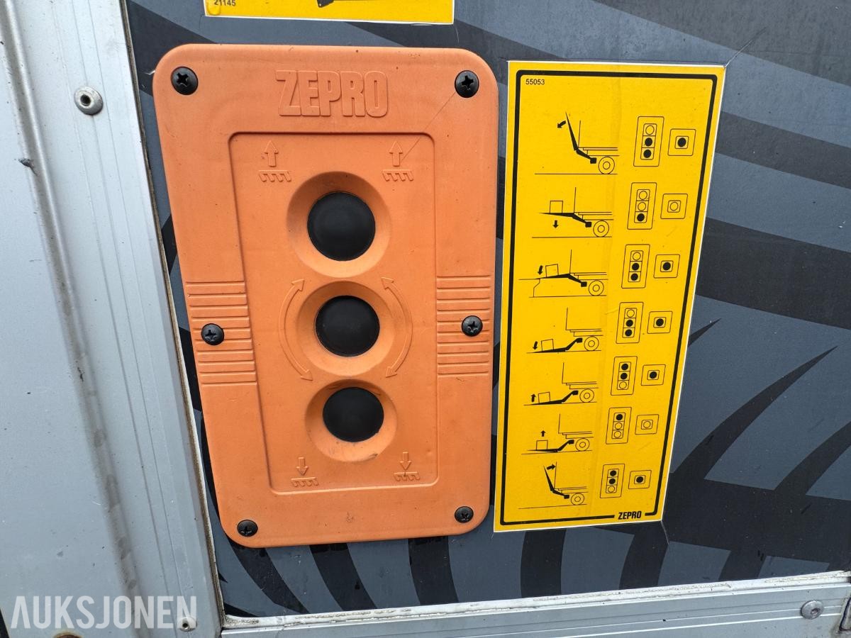 2016 Mercedes-Benz Sprinter 316 CDI/43 skapbil med bakløfter / EU-ok / 286608km