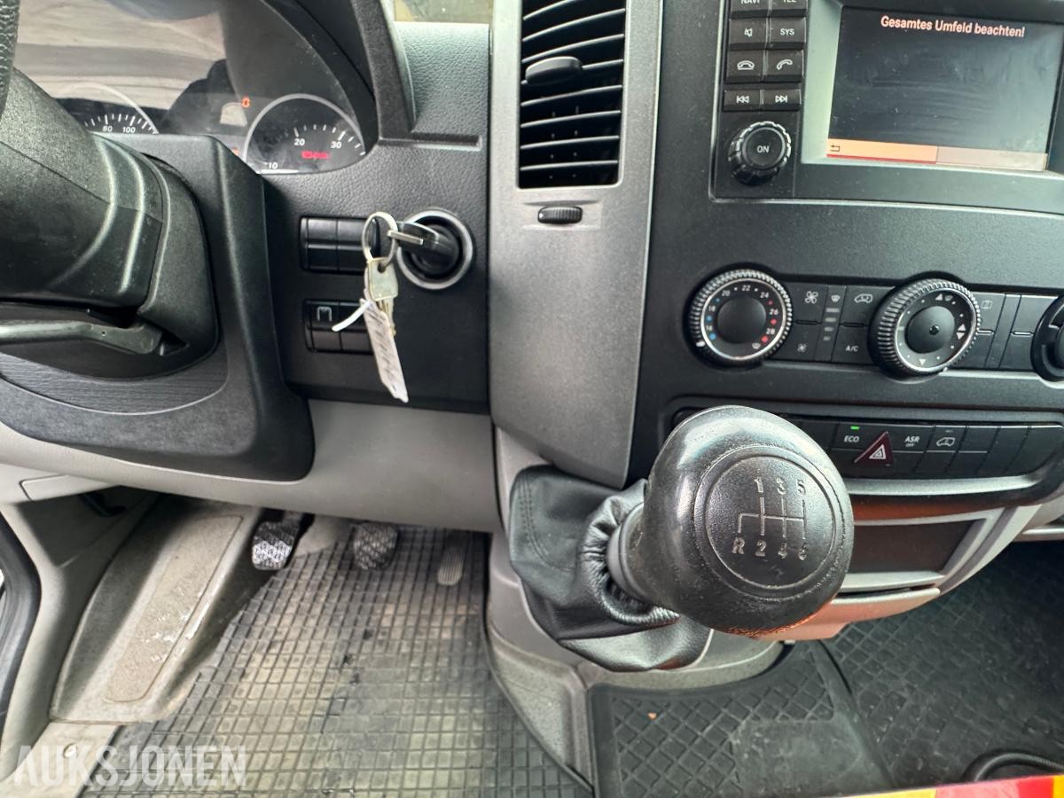 2016 Mercedes-Benz Sprinter 316 CDI/43 skapbil med bakløfter / EU-ok / 286608km