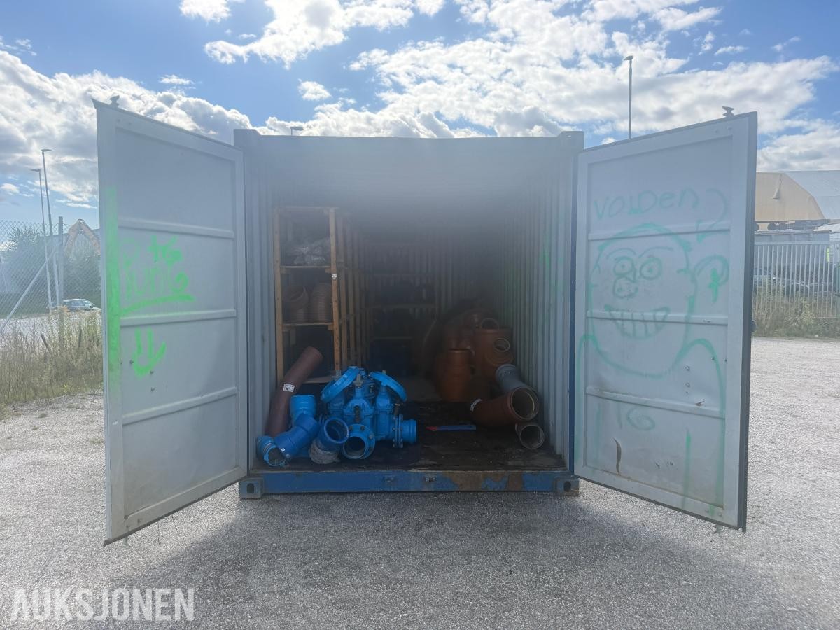 20 fots container med diverse overskuddsmateriell fra kommunalt V/A-anlegg.
