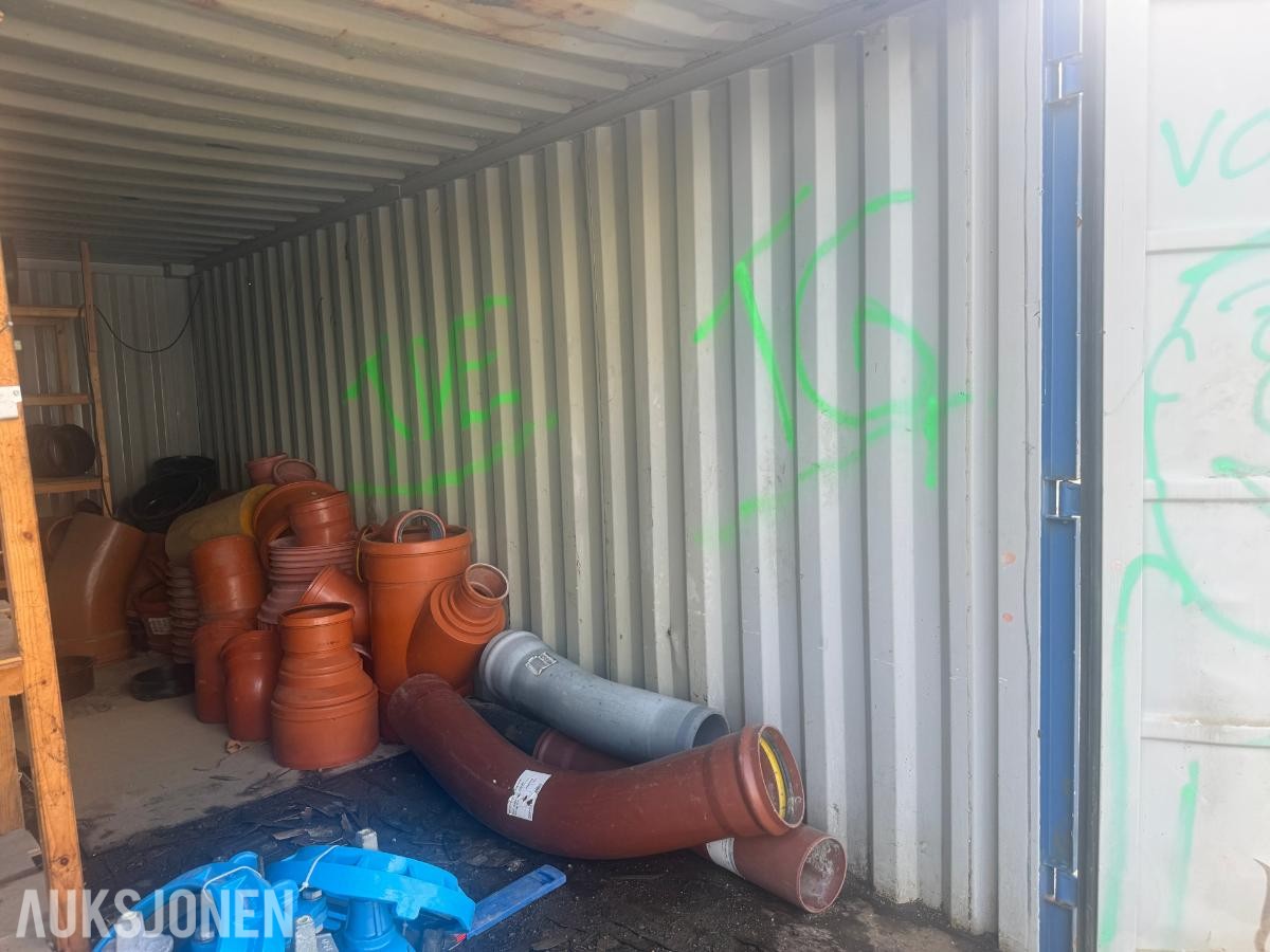 20 fots container med diverse overskuddsmateriell fra kommunalt V/A-anlegg.