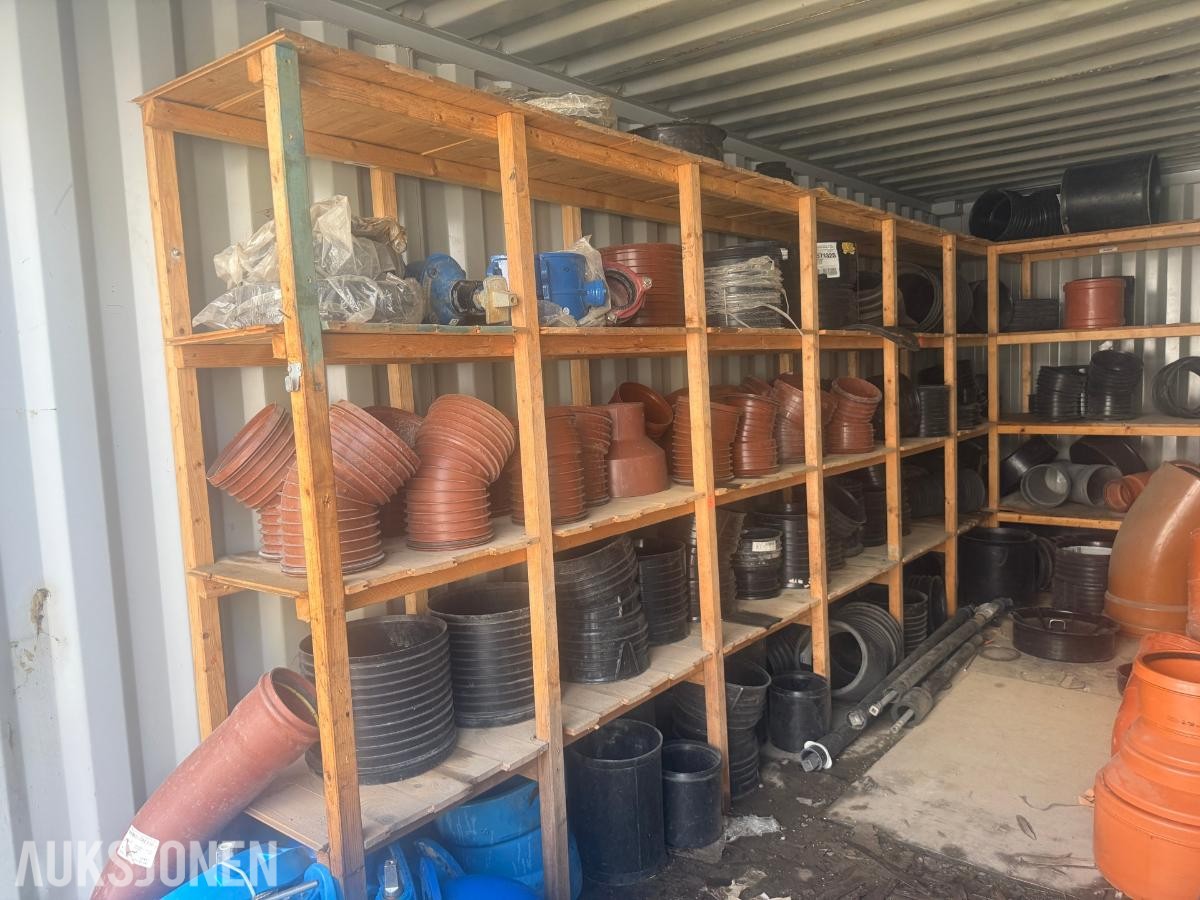 20 fots container med diverse overskuddsmateriell fra kommunalt V/A-anlegg.