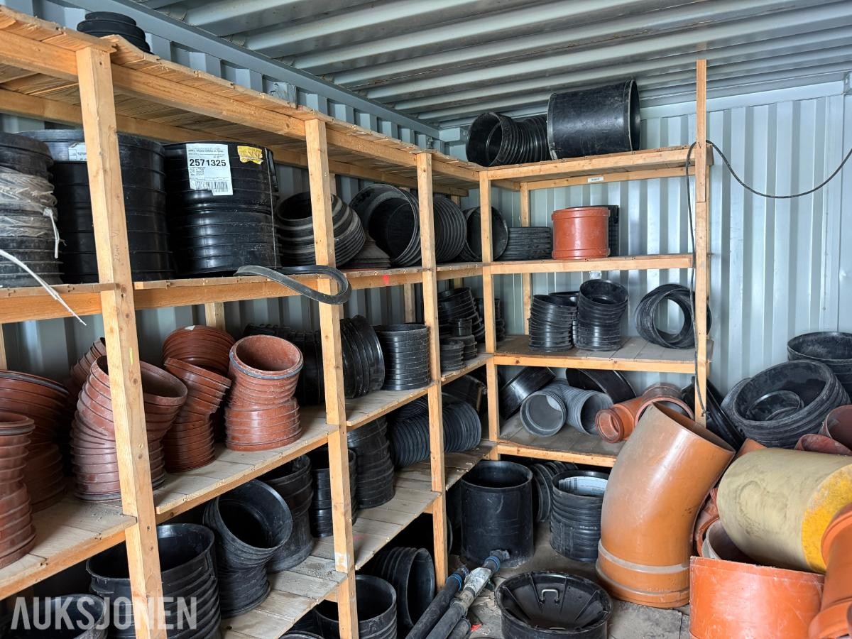 20 fots container med diverse overskuddsmateriell fra kommunalt V/A-anlegg.