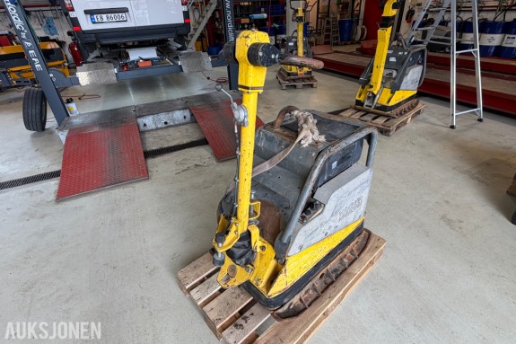 Wacker Neuson reversibel vibroplate - Hatz 1D81S dieselmotor - 9,7 kW ved 2800 omdreininger - motor bygget januar 2014 - elektrisk start