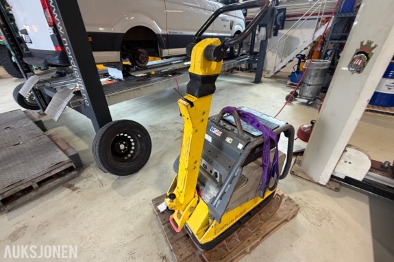 2017 Wacker Neuson DPU6555Heh vibroplate - 495 kg driftsvekt - 9,6 kW Hatz dieselmotor - 201,4 timer - elektrisk start