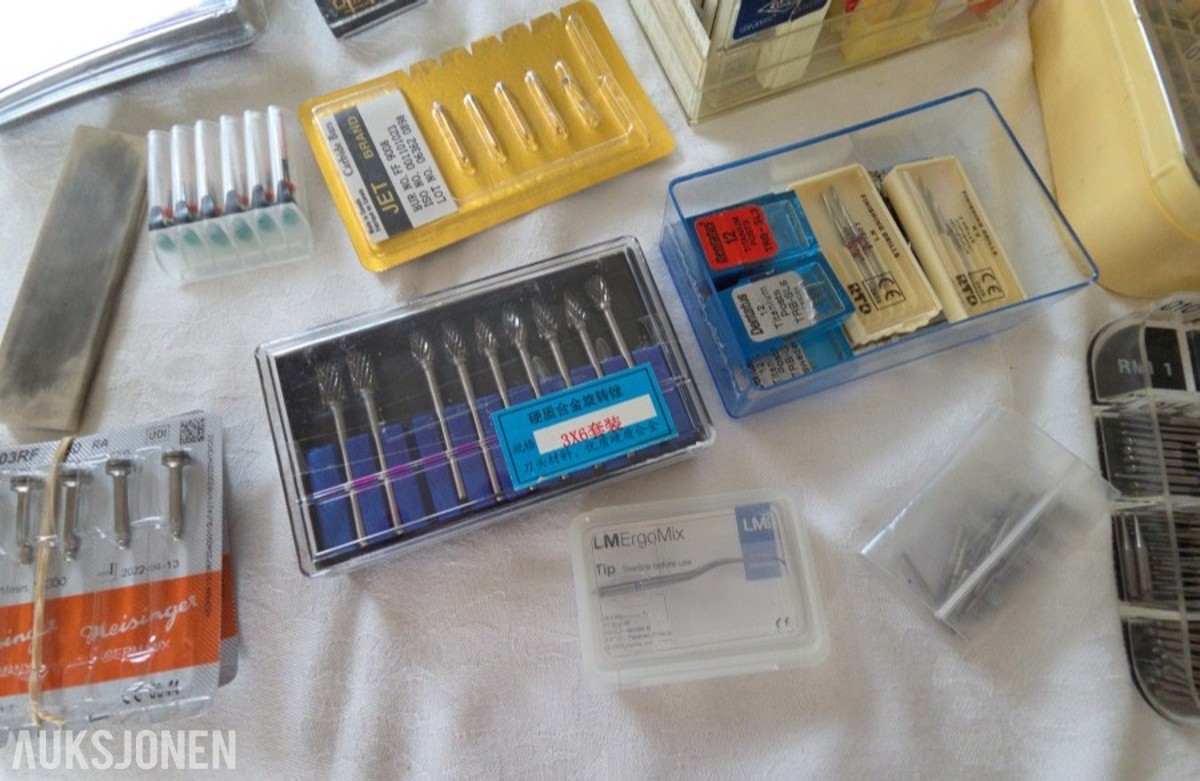 Stort parti dentalbor, endodontiske instrumenter og tannlegeutstyr