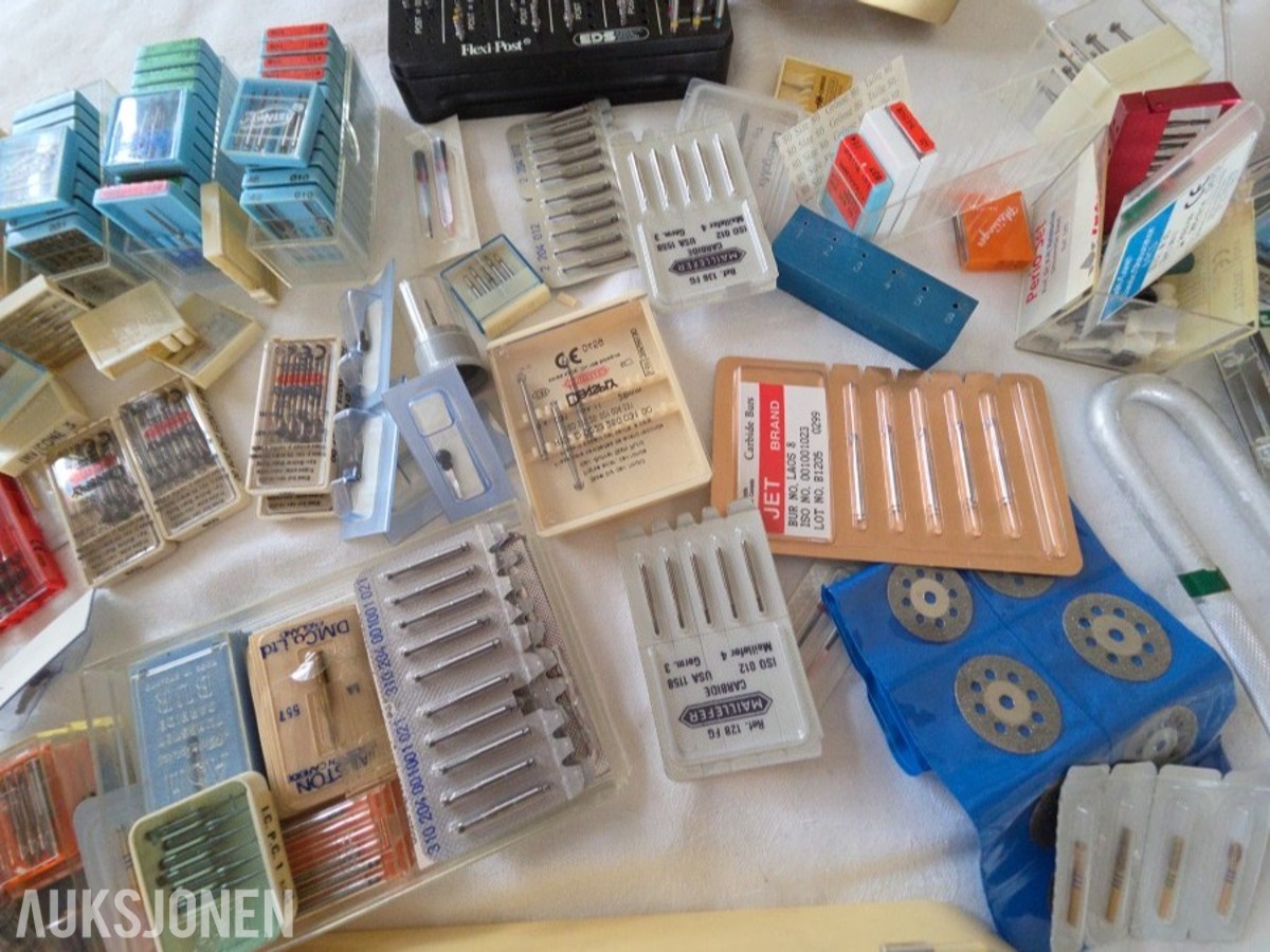 Stort parti dentalbor, endodontiske instrumenter og tannlegeutstyr
