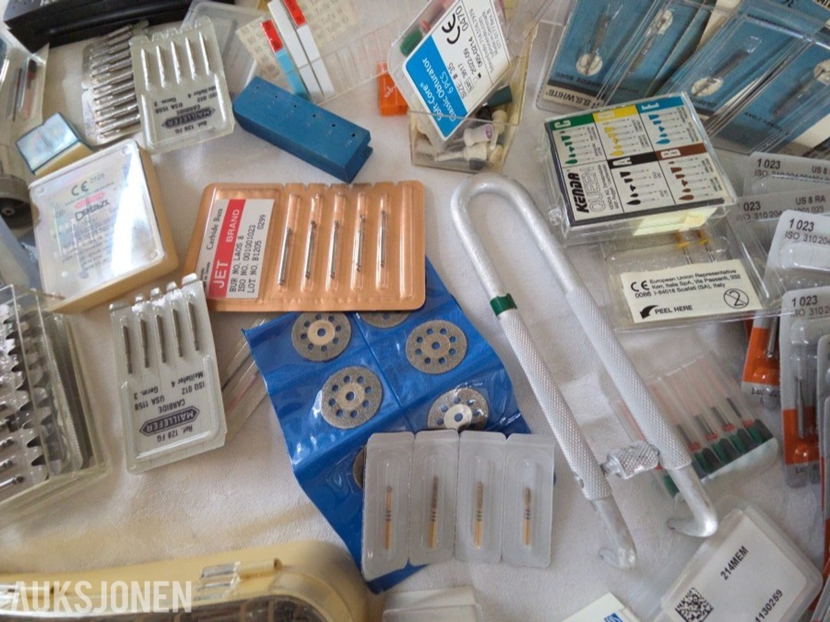 Stort parti dentalbor, endodontiske instrumenter og tannlegeutstyr