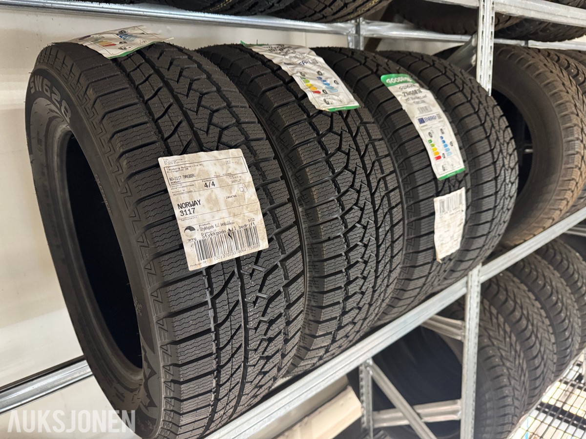 NYTT - 4 Stk. Goodride SW628 215/60 R16 Vinterdekk