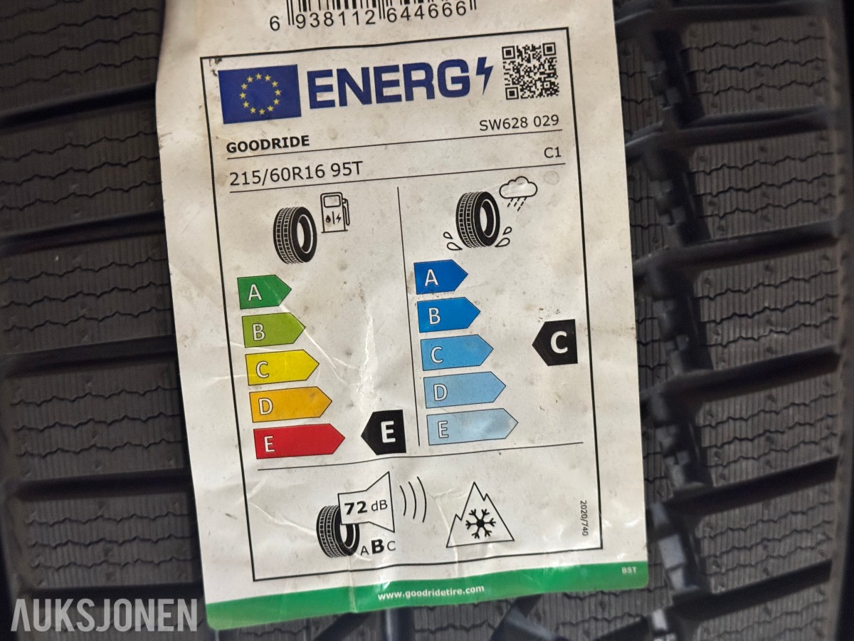 NYTT - 4 Stk. Goodride SW628 215/60 R16 Vinterdekk