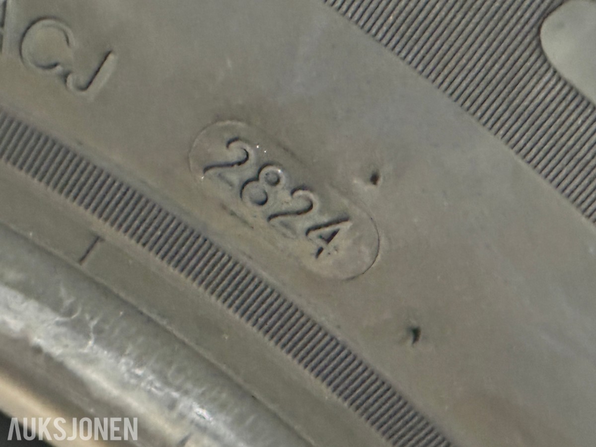 NYTT - 4 Stk. Goodride SW628 215/60 R16 Vinterdekk