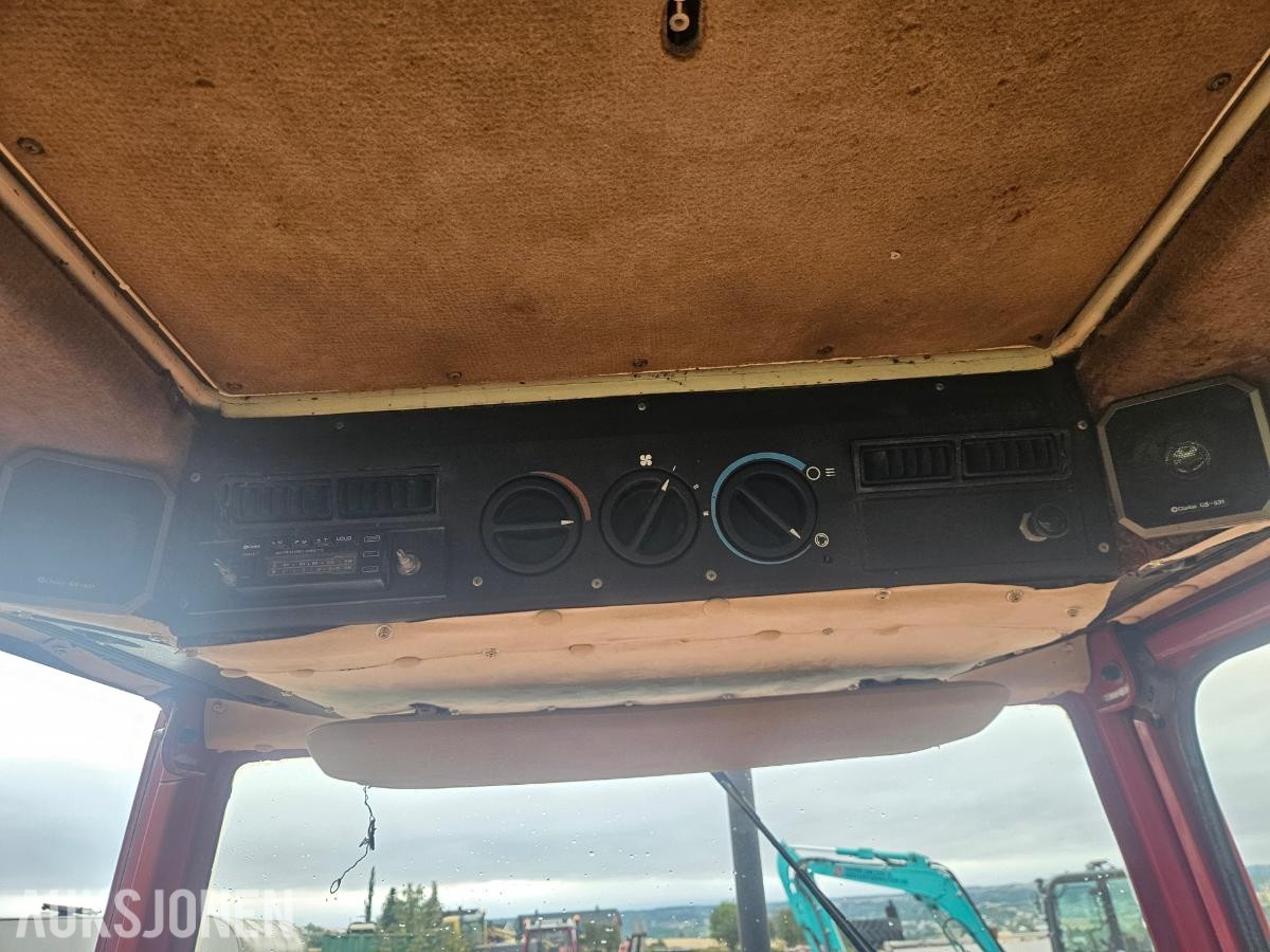 1981 International 585 XL 2WD