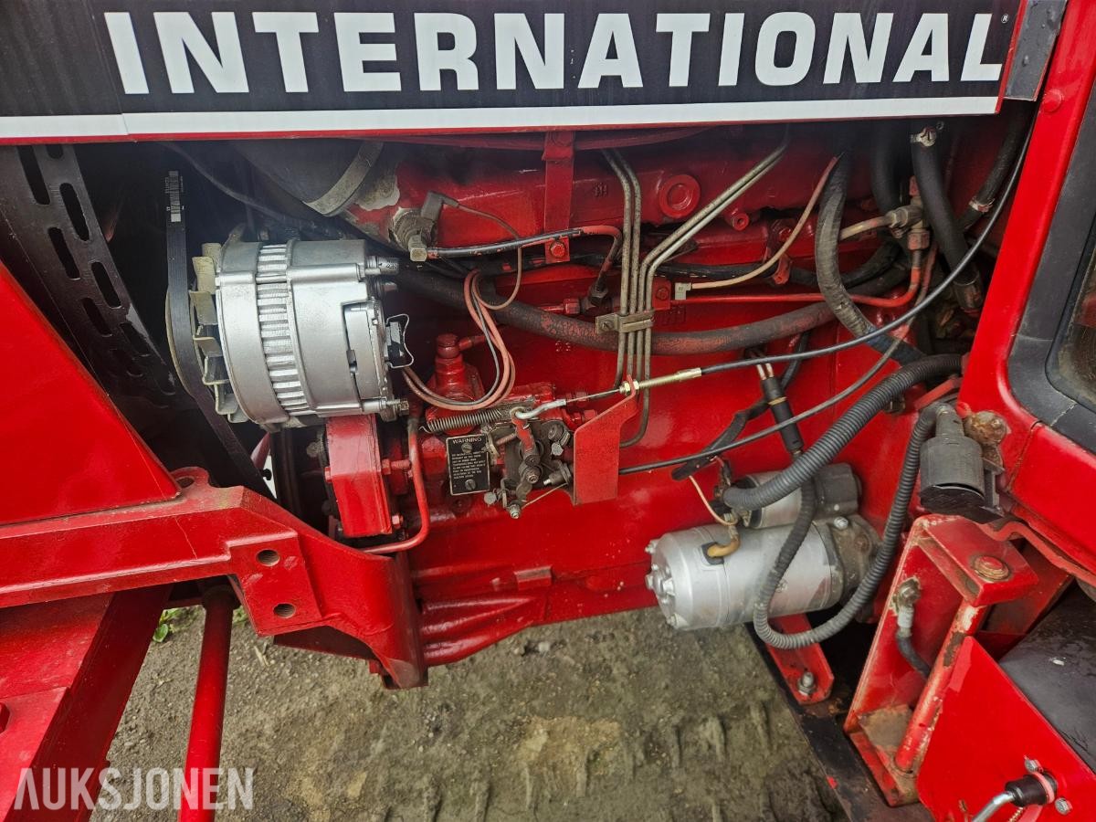 1981 International 585 XL 2WD