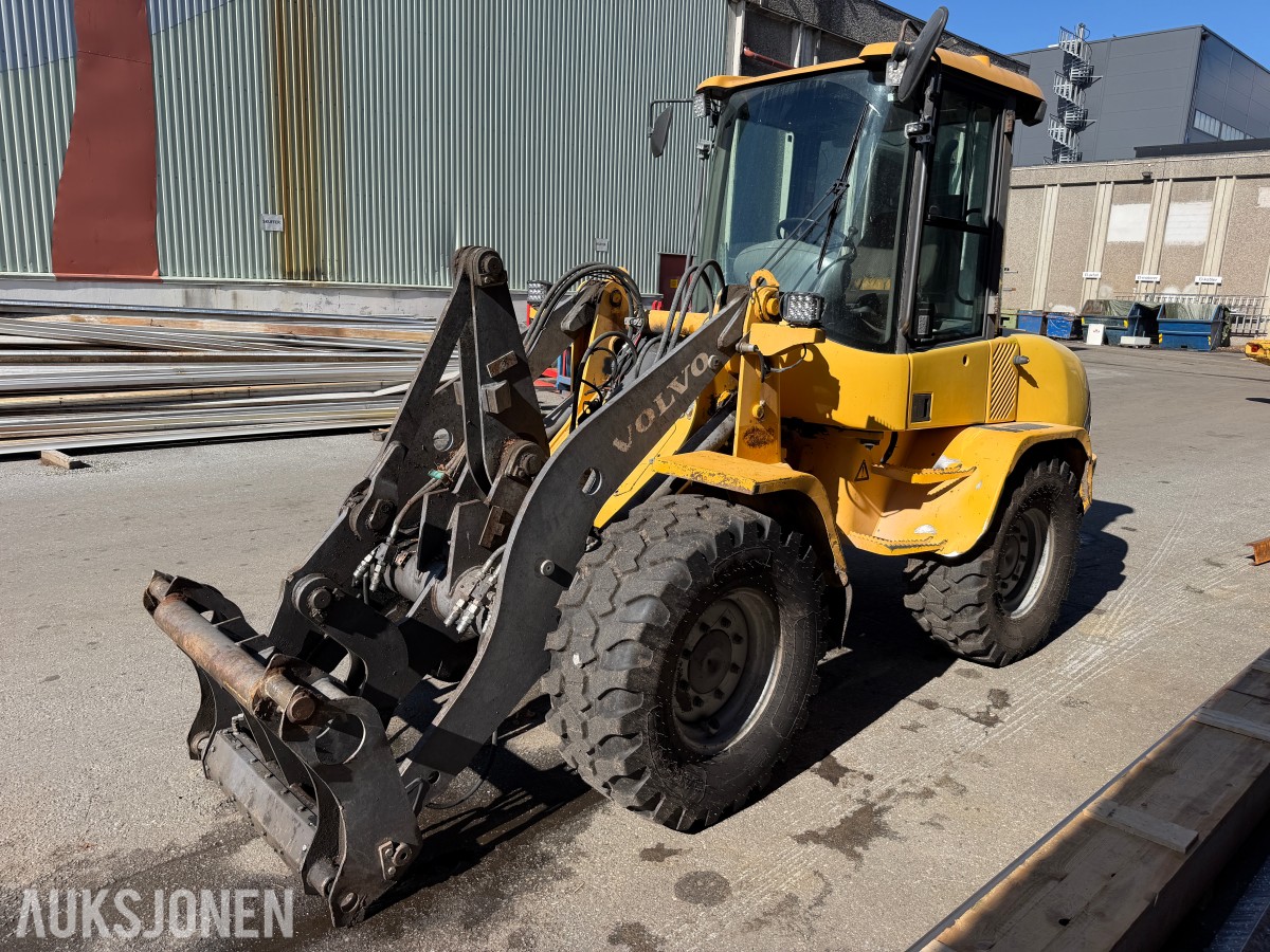 2002 Volvo L35 hjullaster / 15 634 timer / Med skuffe / Sertifisert