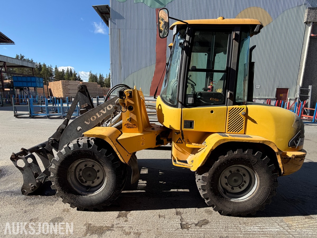 2002 Volvo L35 hjullaster / 15 634 timer / Med skuffe / Sertifisert