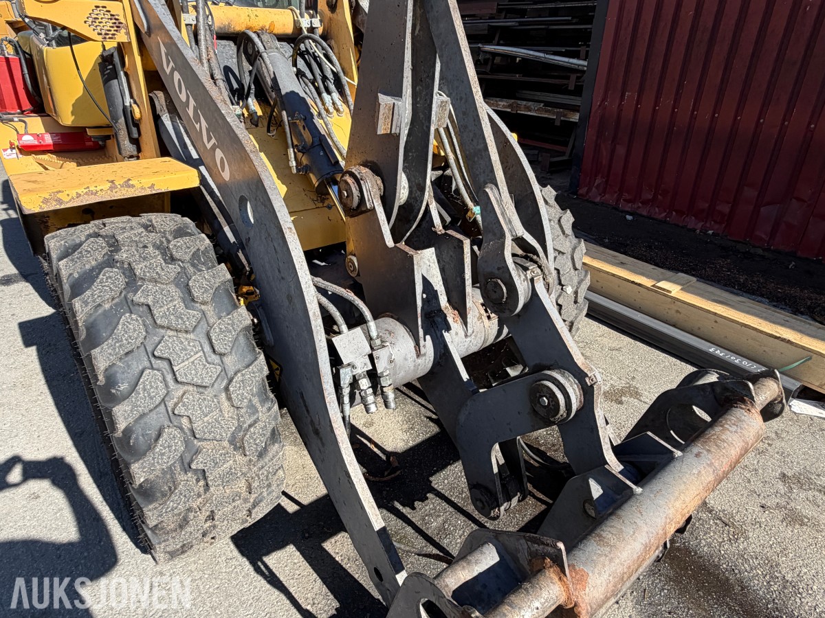 2002 Volvo L35 hjullaster / 15 634 timer / Med skuffe / Sertifisert