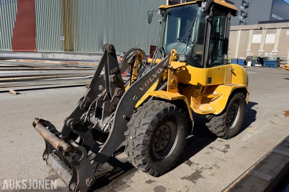 2002 Volvo L35 hjullaster / 15 634 timer / Med skuffe / Sertifisert
