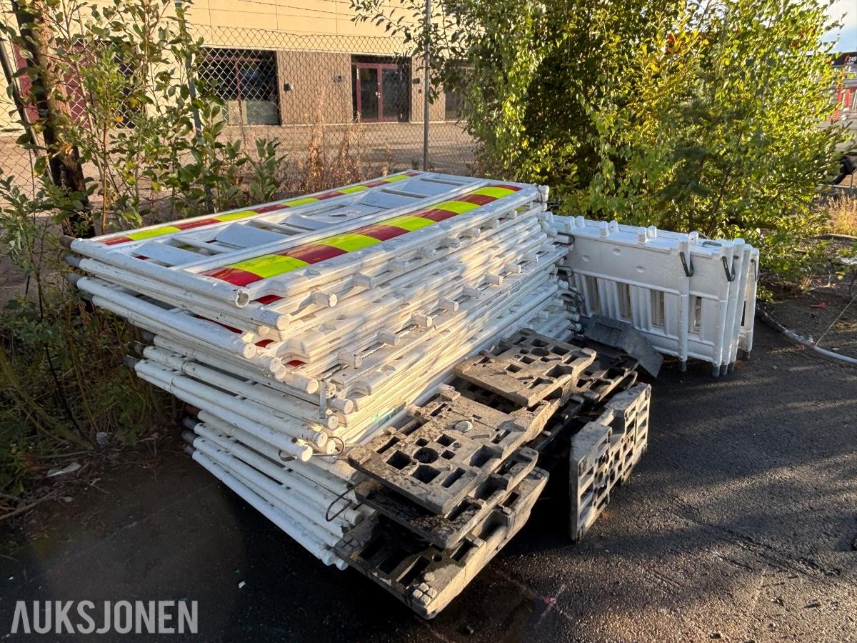 Bygg / Sperre Gjerder - 30 stk gjerder 15 stk føtter