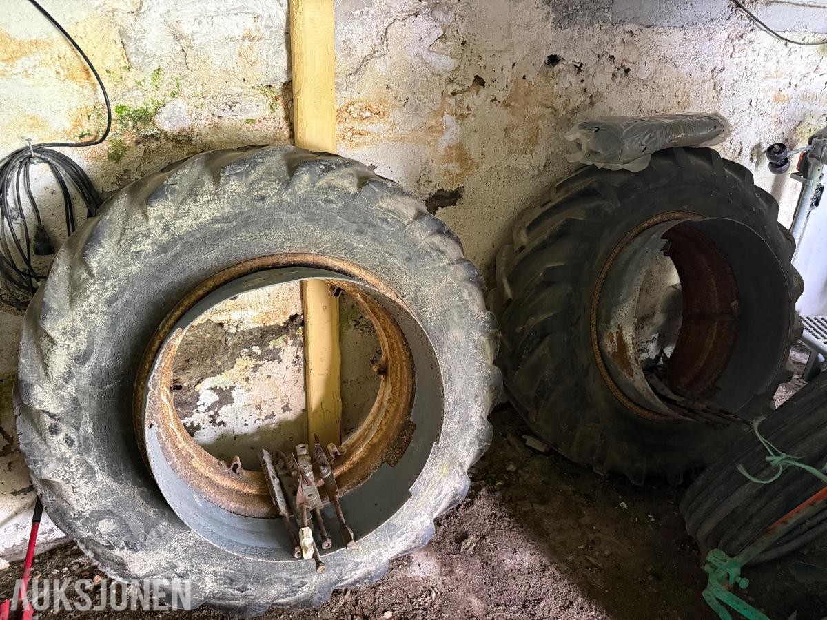 Goodyear tvillinghjul 16.9-34 – Komplett sett med felger og fester