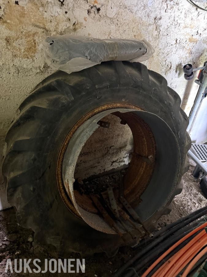 Goodyear tvillinghjul 16.9-34 – Komplett sett med felger og fester