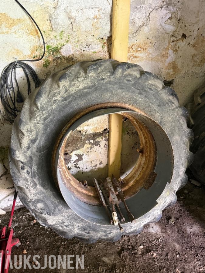 Goodyear tvillinghjul 16.9-34 – Komplett sett med felger og fester